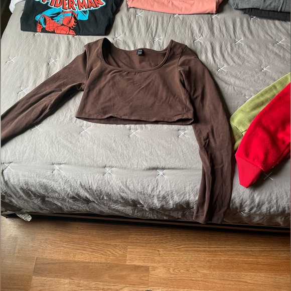 Two long sleeve crop tops from SHEIN good condition barley worn - Picture 2 of 2